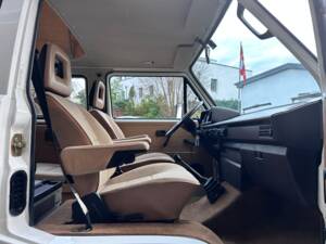 Image 15/34 de Volkswagen T3 Multivan 1.6 TD (1990)