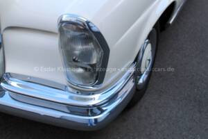 Image 11/32 of Mercedes-Benz 250 SE (1967)