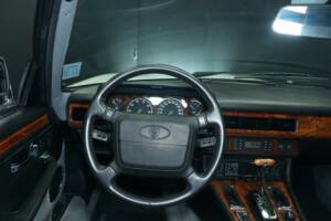 Image 18/50 de Jaguar XJS 5.3 V12 (1992)
