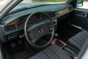 Image 24/50 of Mercedes-Benz 190 E 1.8 (1991)