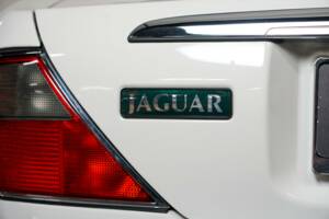 Image 29/50 of Jaguar XJR 4.0 (1995)