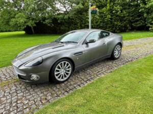 Imagen 3/23 de Aston Martin V12 Vanquish (2003)