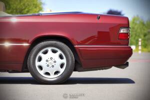 Bild 5/79 von Mercedes-Benz E 220 (1996)