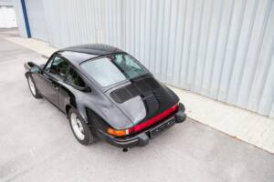 Image 6/108 de Porsche 911 Carrera 3.2 (1989)