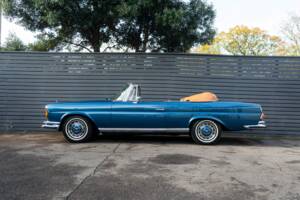 Image 15/57 de Mercedes-Benz 280 SE 3,5 (1971)