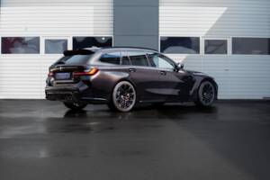 Image 2/32 of BMW M3 Competition Touring xDrive (2024)