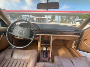 Image 13/16 of Mercedes-Benz 420 SEL (1987)