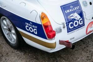 Image 32/42 of MG MGB GT (1972)