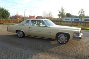 Image 26/56 of Cadillac Coupe DeVille (1977)