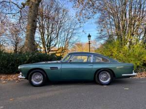 Immagine 5/50 di Aston Martin DB 4 (1963)