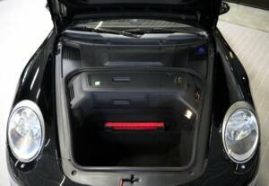 Image 13/15 of Porsche 911 Carrera S (2004)