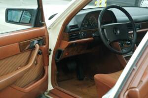 Bild 50/50 von Mercedes-Benz 380 SE (1980)