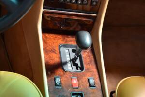 Image 40/94 of Mercedes-Benz 560 SL (1988)