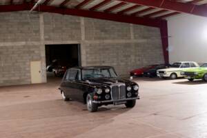 Image 28/70 of Daimler DS 420 (1976)
