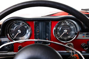 Image 9/30 of Mercedes-Benz 280 SL (1968)