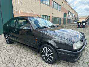 Image 2/19 de Renault R 19 1.7 TXE (1995)
