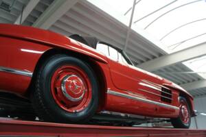 Image 16/50 de Mercedes-Benz 300 SL Roadster (1962)