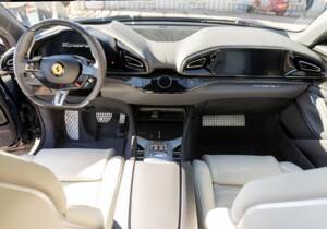 Image 14/21 of Ferrari Purosangue V12 (2025)