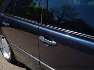 Immagine 27/50 di Mercedes-Benz E 55 AMG (1999)