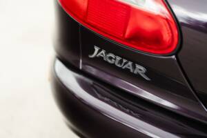 Image 16/42 of Jaguar XK8 4.0 (1999)