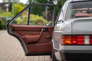 Bild 56/62 von Mercedes-Benz 190 E (1983)