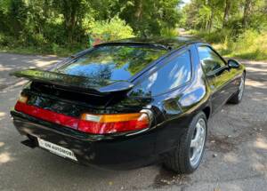 Image 24/31 of Porsche 928 GTS (1993)