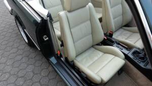 Immagine 27/48 di BMW 325i (1986)