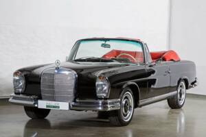 Image 1/34 of Mercedes-Benz 280 SE (1966)