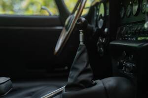 Image 48/50 de Jaguar E-Type (1968)