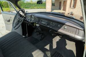 Image 31/50 of Dodge Coronet "Red Ram" (1953)