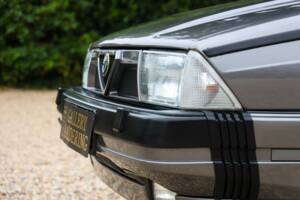 Image 20/50 of Alfa Romeo 75 3.0 V6 QV (1988)