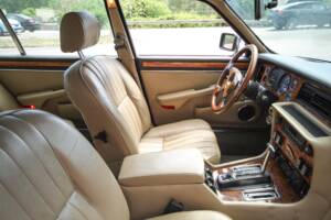 Image 27/44 of Jaguar XJ 12 (1990)