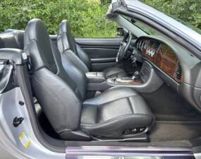 Image 14/28 de Jaguar XKR (2002)