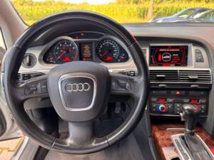 Immagine 11/18 di Audi A6 4.2 FSI allroad quattro (2007)