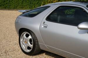 Image 33/50 of Porsche 928 GTS (1993)