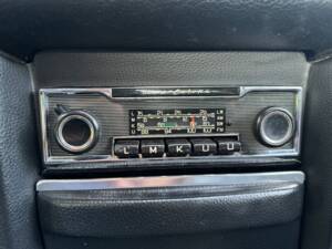 Imagen 22/28 de Mercedes-Benz 200 (1975)