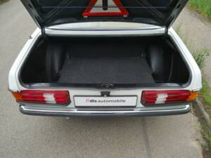 Immagine 21/50 di Mercedes-Benz 230 E (1900)