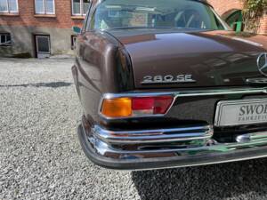 Image 8/20 of Mercedes-Benz 280 SE 3,5 (1971)
