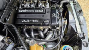 Imagen 27/69 de Mercedes-Benz 190 E 2.3-16 (1985)