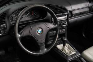 Afbeelding 12/46 van BMW 318i (1995)