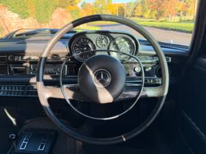 Bild 22/37 von Mercedes-Benz 280 SE 3,5 (1972)