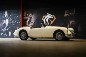 Image 2/17 of MG MGA Twin Cam (1958)