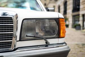 Image 22/50 of Mercedes-Benz 500 SEL (1984)