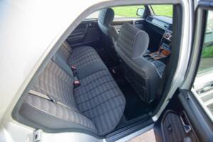 Bild 15/29 von Mercedes-Benz 190 E 2.0 (1992)