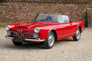 Image 40/50 of Alfa Romeo 2600 Spider (1962)