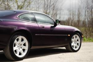 Image 15/42 of Jaguar XK8 4.0 (1999)