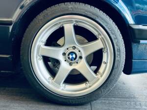 Image 26/29 de BMW 325i (1989)