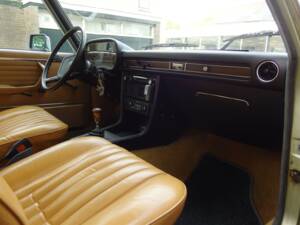 Image 57/95 de BMW 2500 (1977)