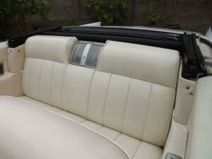 Immagine 13/50 di Cadillac DeVille Convertible (1969)