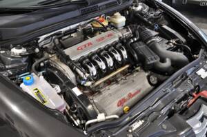 Image 3/27 of Alfa Romeo 147 3.2 GTA (2002)